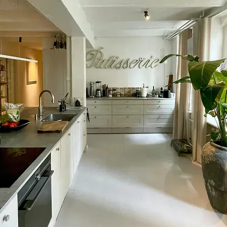 Raw&stylish In A Quiet Courtyard Apartamento *