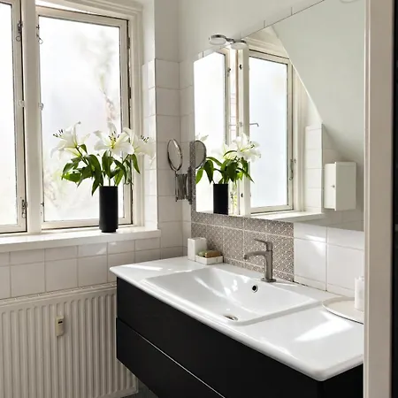 Raw&stylish In A Quiet Courtyard Apartamento